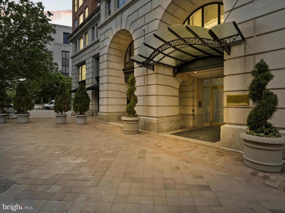 601 Pennsylvania Ave NW in Washington, DC - Building Photo