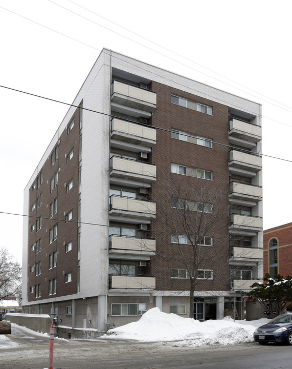 The Executive in Ottawa, ON - Building Photo