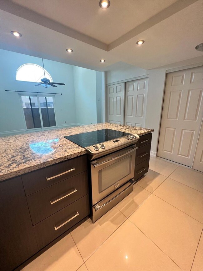 2352 NW 37th Ave in Coconut Creek, FL - Building Photo - Building Photo