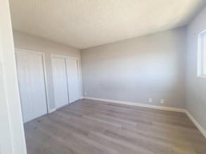 8720 Orion Ave, Unit 26 in Los Angeles, CA - Foto de edificio - Building Photo