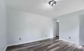 10201 Waycross Ave in Louisville, KY - Building Photo - Building Photo