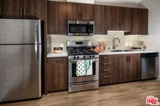 687 S Hobart Blvd in Los Angeles, CA - Building Photo - Building Photo