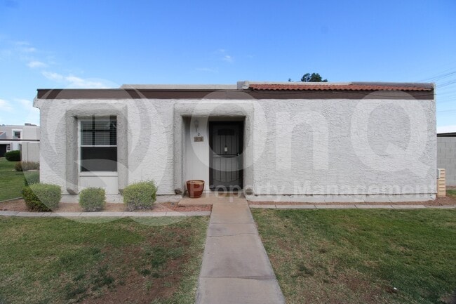 928 E Diamond Dr