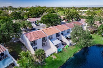 7238 Jacaranda Ln in Miami Lakes, FL - Building Photo - Building Photo