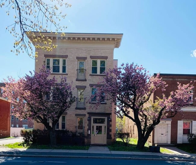 117 Sigourney St, Unit 1