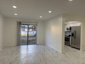 4455 38th Ter N, Unit B4 in St. Petersburg, FL - Foto de edificio - Building Photo