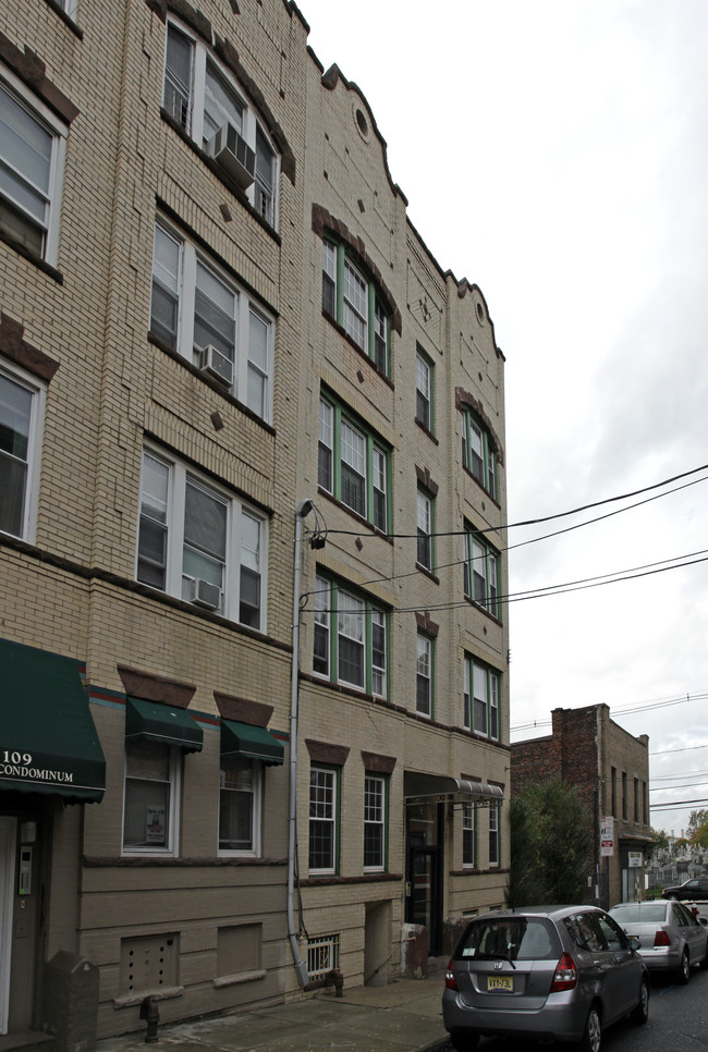 111 Stuyvesant Ave in Jersey City, NJ - Building Photo - Building Photo