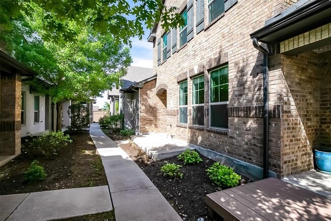7220 Wyoming Springs Dr in Round Rock, TX - Building Photo - Building Photo