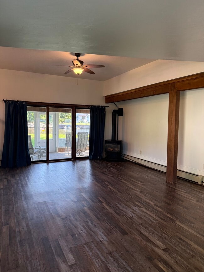 697 Sunset Beach Rd in Suamico, WI - Building Photo - Building Photo