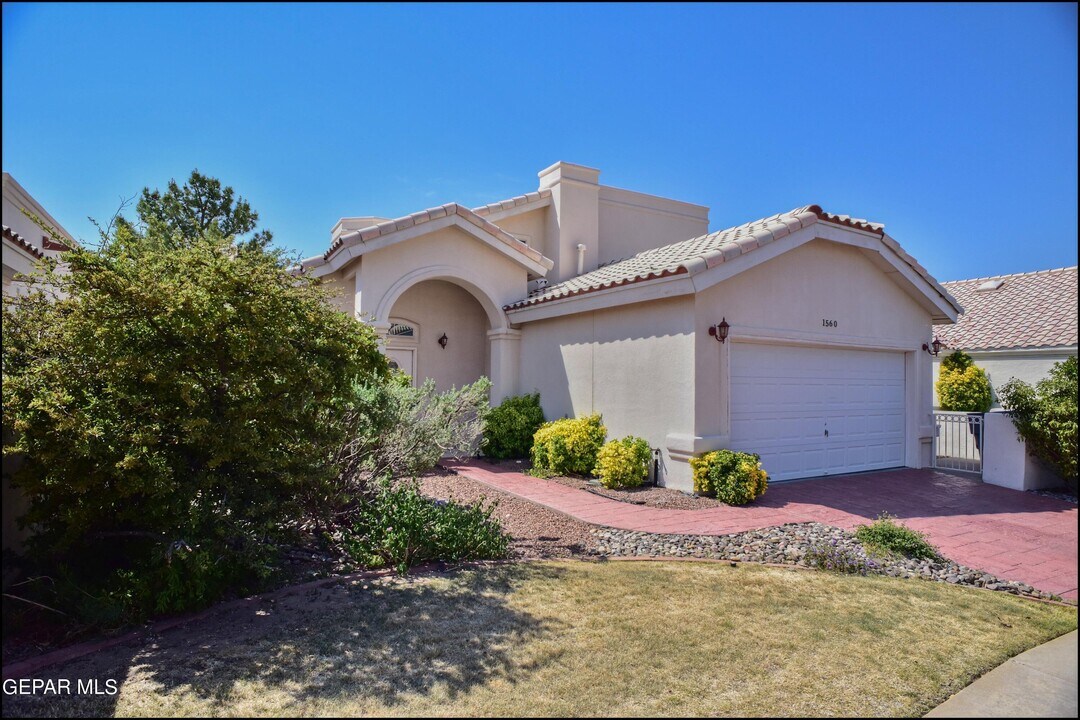 1560 Via Appia St in El Paso, TX - Building Photo