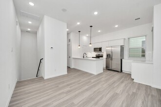 5103 Mallow St in Houston, TX - Building Photo - Building Photo