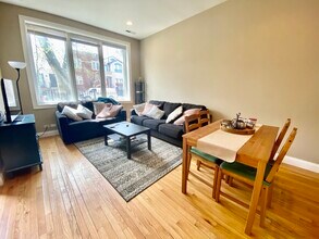 2426 W Erie St in Chicago, IL - Building Photo - Building Photo