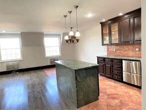 205-30 Brian Crescent in Queens, NY - Building Photo - Building Photo