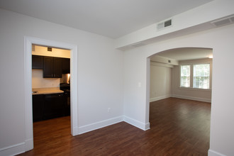 Colonial Village Apartments in Arlington, VA - Building Photo - Interior Photo