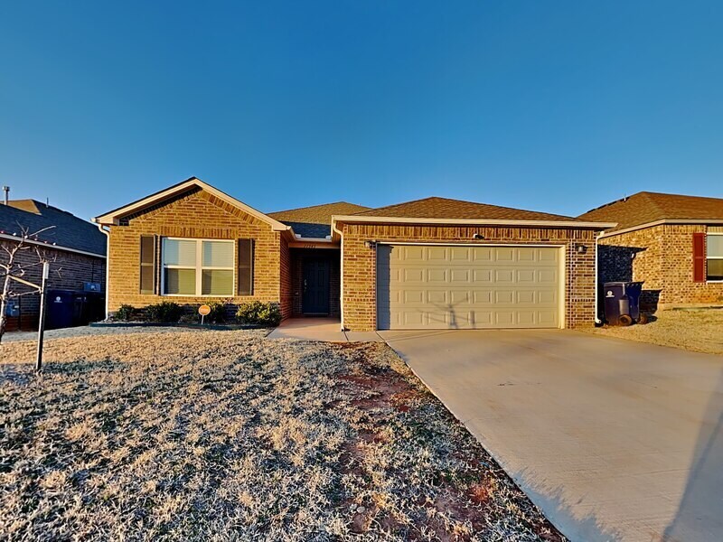 11545 NW 100th St in Yukon, OK - Foto de edificio