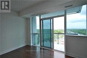 1 Hurontario St in Mississauga, ON - Building Photo - Building Photo