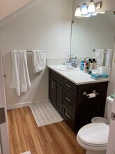 8816 N Edison St, Unit B in Portland, OR - Building Photo - Building Photo