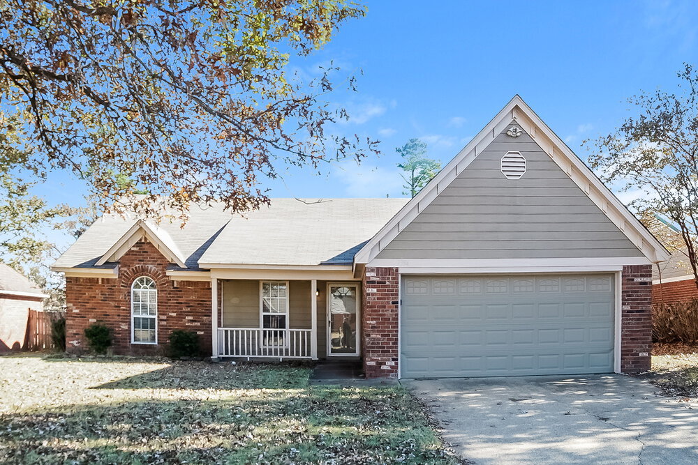 7394 Paddock Cove in Southaven, MS - Building Photo