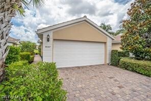 8687 Genova Ct in Naples, FL - Building Photo