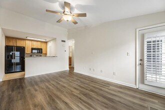 210 Granville Ct in Atlanta, GA - Building Photo - Building Photo