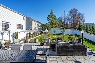 9221 Clementine Ct in Lorton, VA - Building Photo