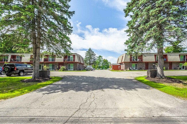 Opechee Garden Apartments in Laconia, NH - Building Photo - Building Photo