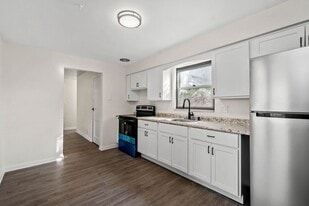 1653 Suburban Ave in Pittsburgh, PA - Building Photo