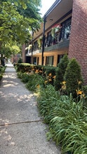 40 Harrison St in Oak Park, IL - Foto de edificio - Building Photo