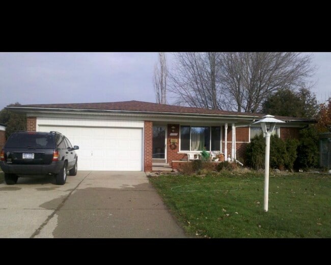 property at 11223 Hanna Dr