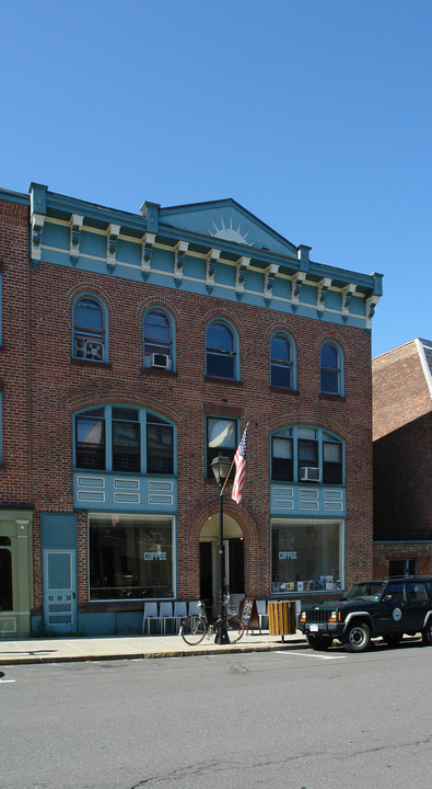 433-435 Warren St in Hudson, NY - Building Photo