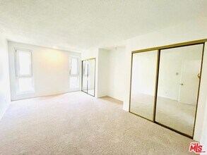 11789 Montana Ave in Los Angeles, CA - Building Photo - Building Photo