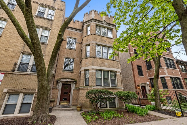 property at 6645 N Greenview Ave