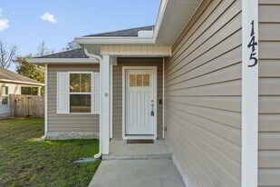 145 4th Ave E in Crestview, FL - Building Photo