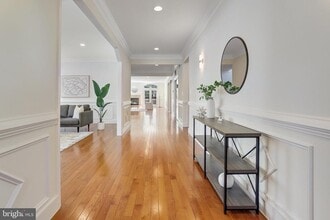 1615 S Oakland St in Arlington, VA - Foto de edificio - Building Photo