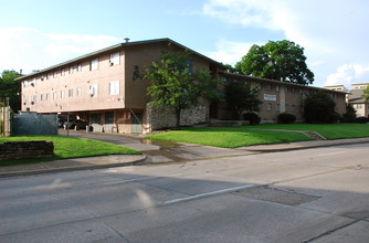 Casa Tropicana Village in Dallas, TX - Building Photo - Building Photo