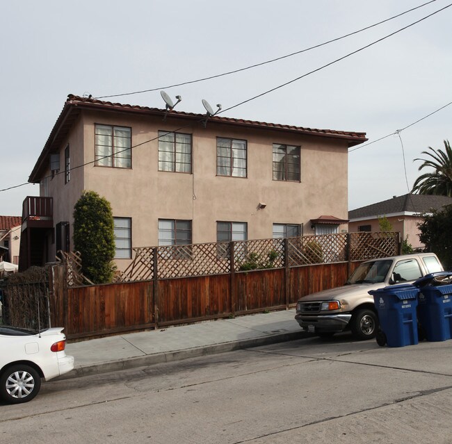 1487 Allison Ave in Los Angeles, CA - Building Photo - Building Photo