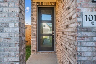 1011 Shl Crk Trl in Conroe, TX - Building Photo - Building Photo