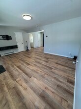 1055 E Klatt Rd, Unit 4 in Anchorage, AK - Building Photo - Building Photo