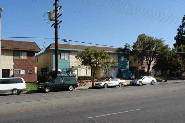 21727 Lassen St in Chatsworth, CA - Building Photo - Building Photo