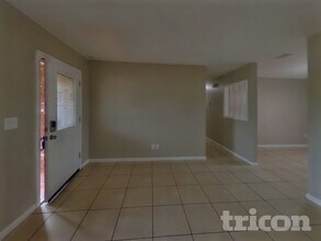 1115 Oakhill St in Seffner, FL - Building Photo - Building Photo