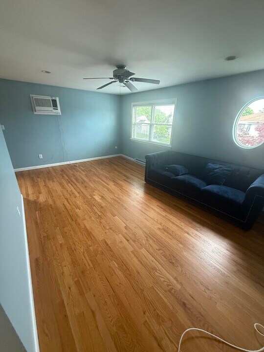 381 31st St in Lindenhurst, NY - Building Photo