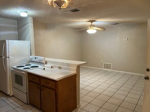 1005 Commerce St in Pleasanton, TX - Building Photo - Building Photo