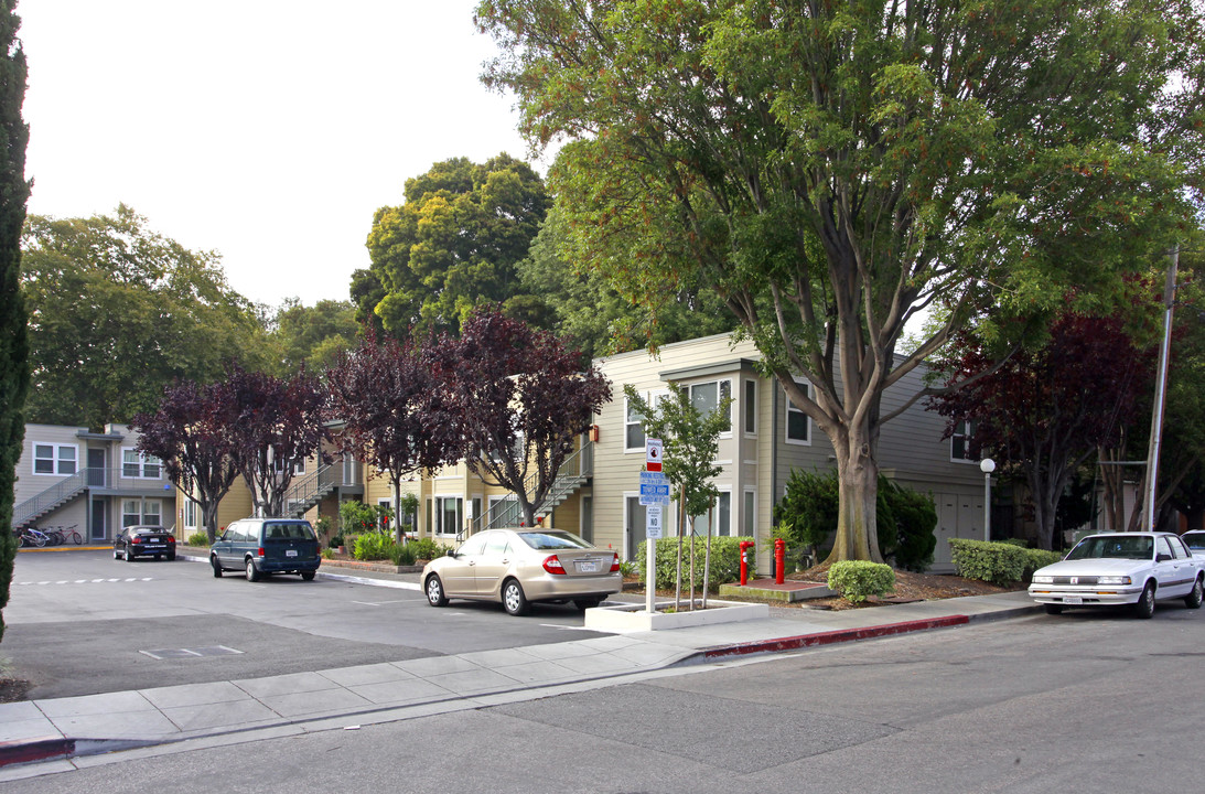 Tyrella Garden Apartments in Mountain View, CA - Building Photo