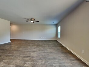 75 Blue Fescue Way in Columbia, SC - Foto de edificio - Building Photo