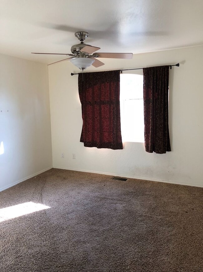 1196 E Olivine Way in Flagstaff, AZ - Building Photo - Building Photo