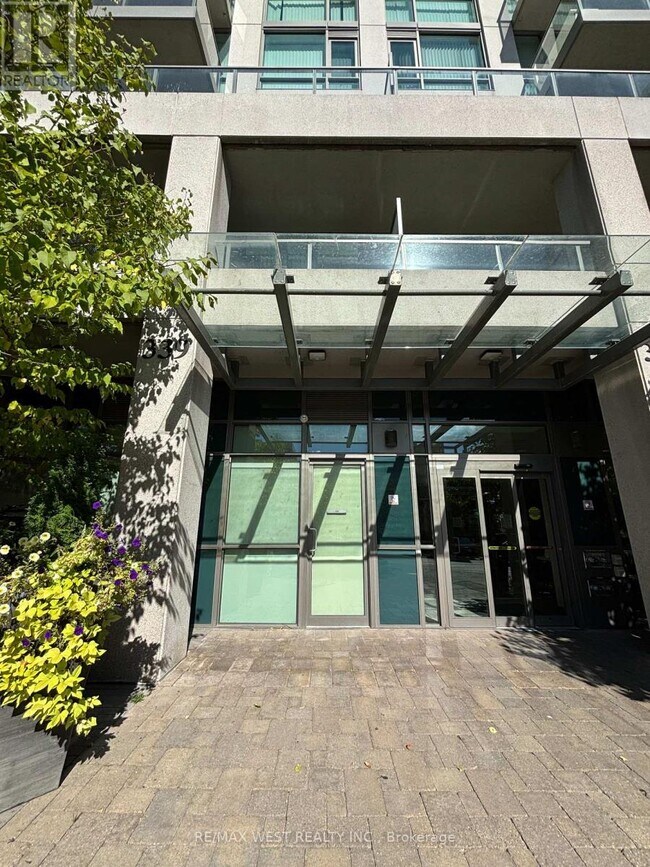 339 Rathburn Rd W in Mississauga, ON - Building Photo - Building Photo