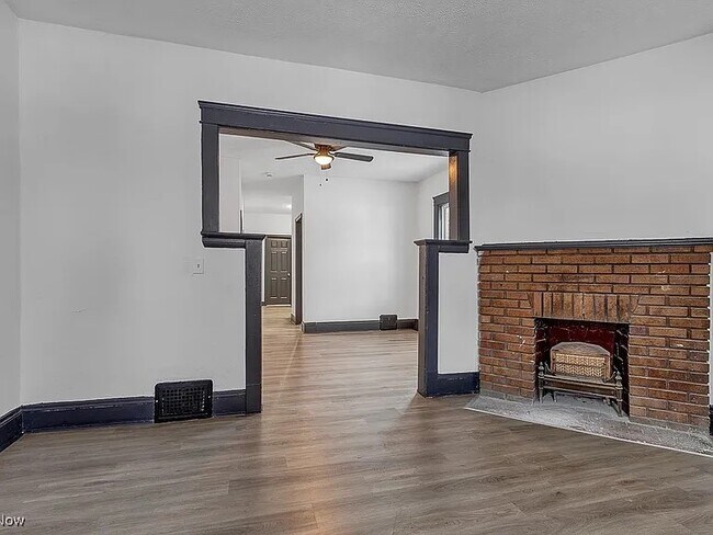 1064 E 78th St in Cleveland, OH - Foto de edificio - Building Photo