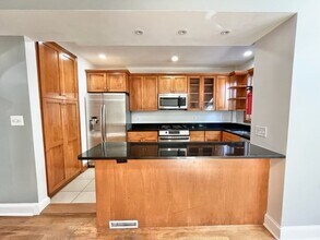 2416 39th Pl NW in Washington, DC - Building Photo - Building Photo
