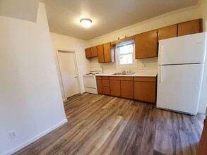 1327 W Washington St in Appleton, WI - Building Photo - Building Photo