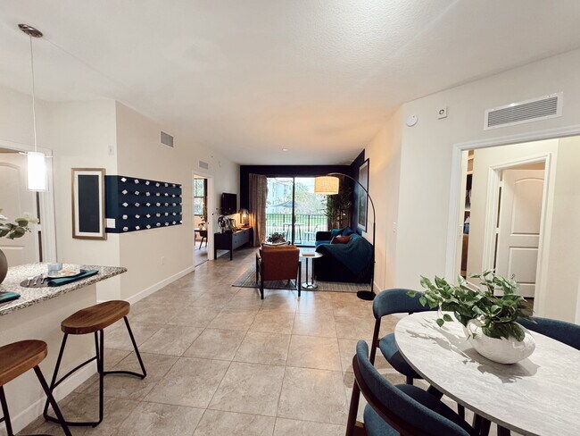 4351 NW 114th Path, Unit B19 in Doral, FL - Building Photo - Building Photo